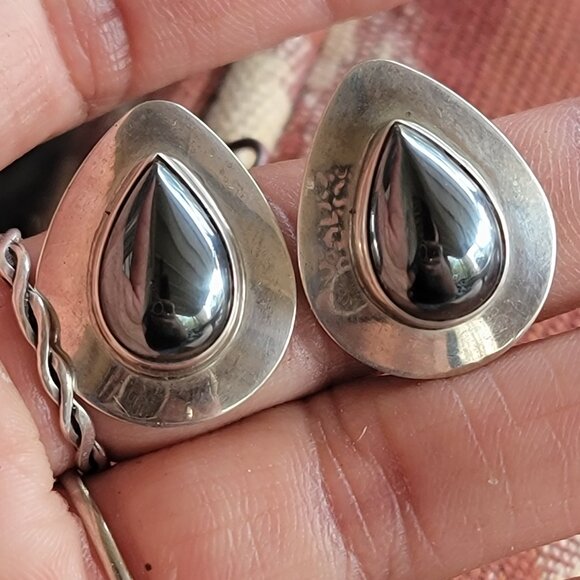 Native American Zuni artist Sensa Eustace hematite teardrop 925 sterling silver